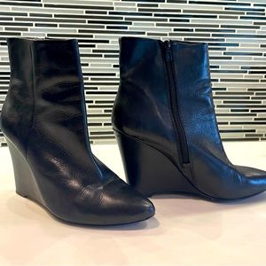 Black leather ankle boots, 8-1/2, 4” heel, zipper closure, Ann Taylor. Sexy!